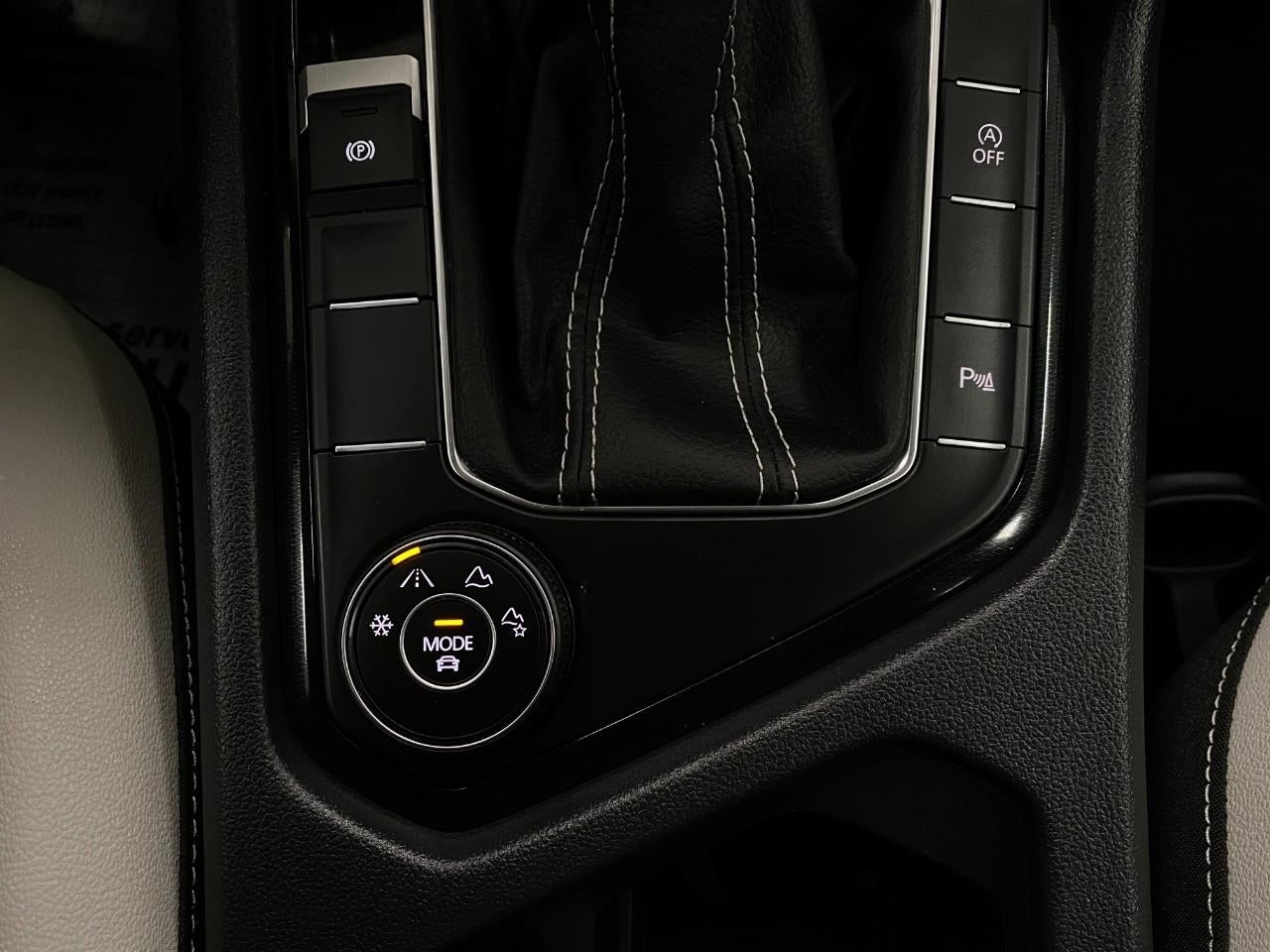 2025 Volkswagen Taos SE 4MOTION