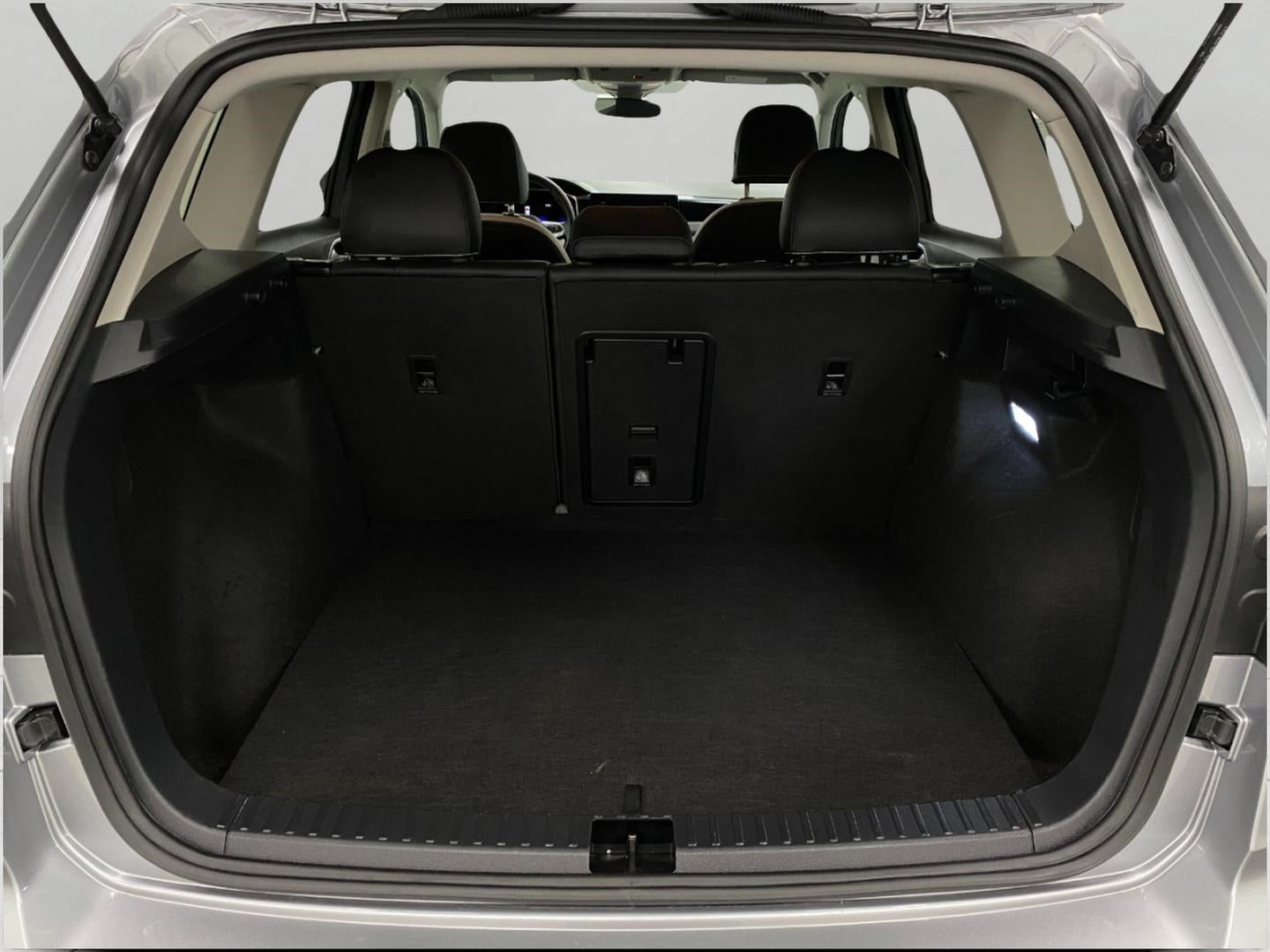 2025 Volkswagen Taos SE 4MOTION