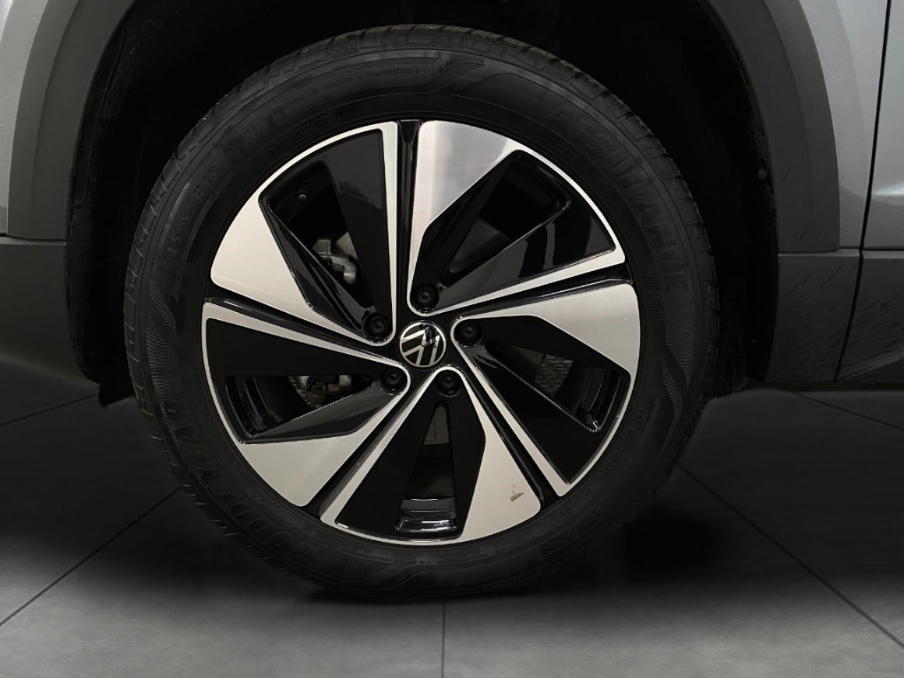 2025 Volkswagen Taos SE 4MOTION