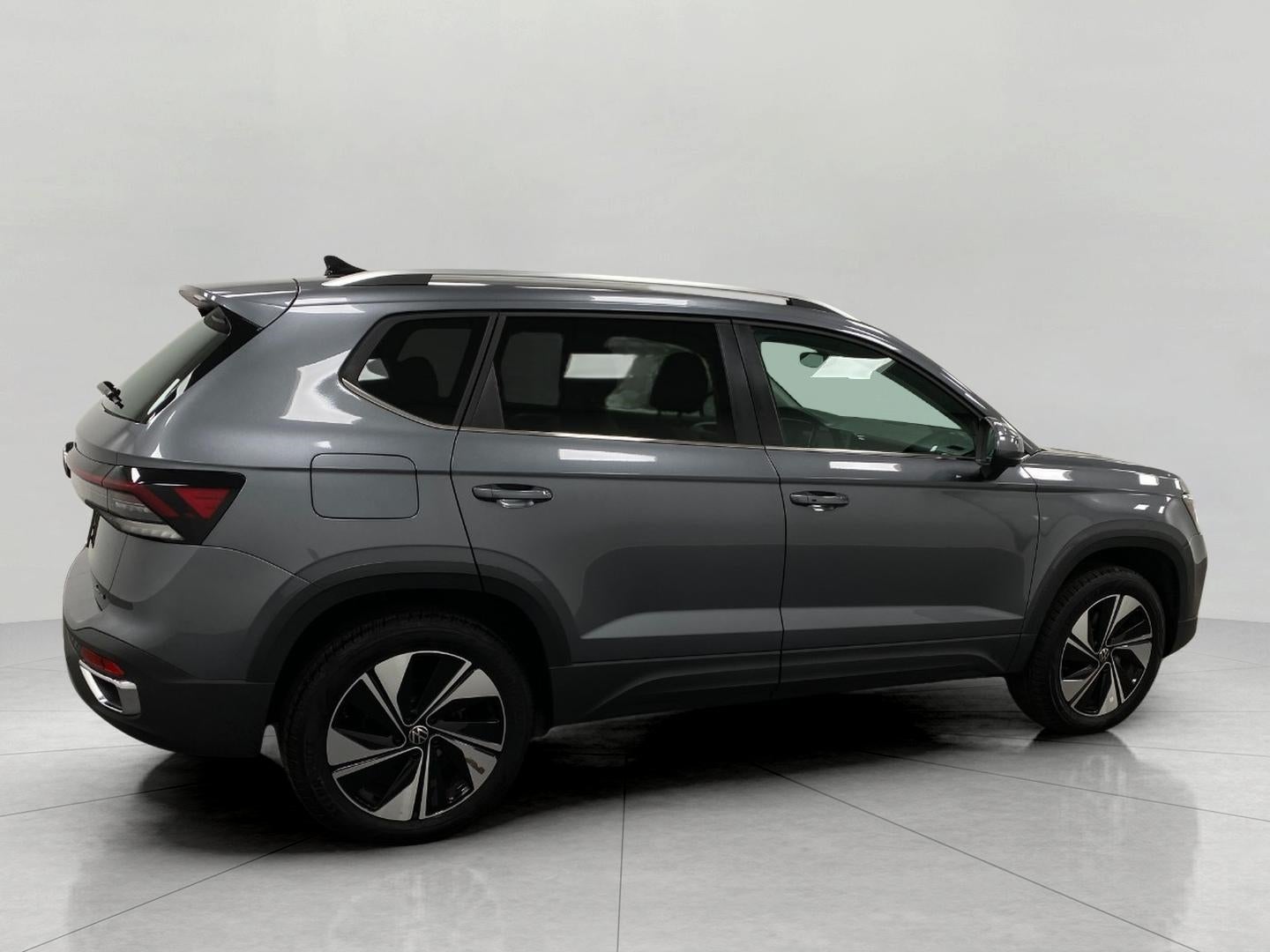 2025 Volkswagen Taos SE 4MOTION