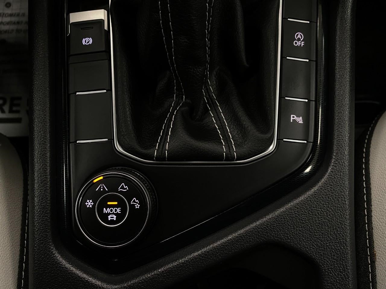 2025 Volkswagen Taos SE 4MOTION