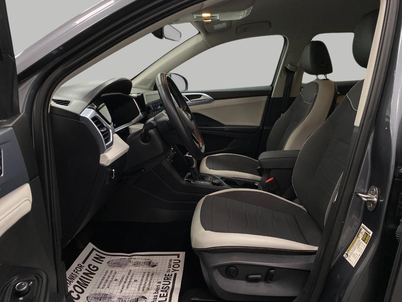 2025 Volkswagen Taos SE 4MOTION