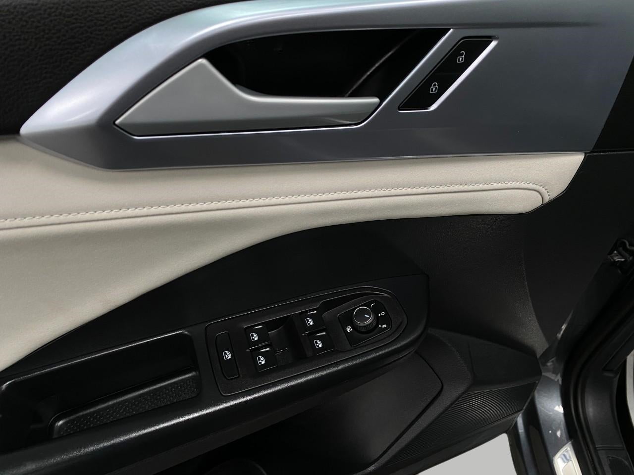 2025 Volkswagen Taos SE 4MOTION