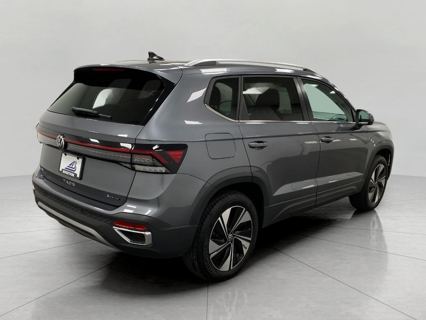 2025 Volkswagen Taos SE 4MOTION