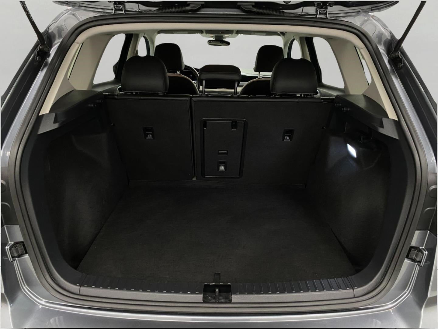 2025 Volkswagen Taos SE 4MOTION