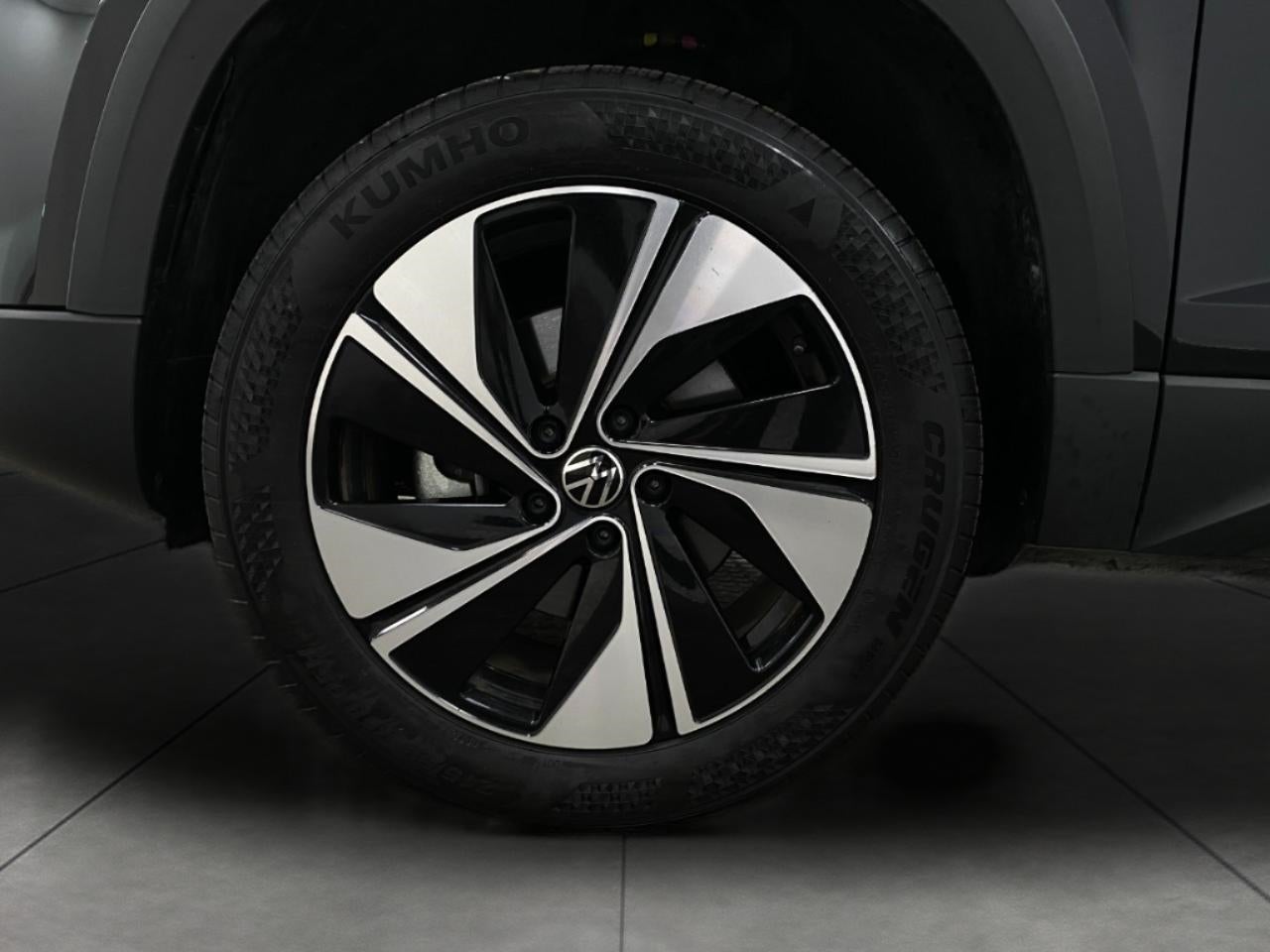 2025 Volkswagen Taos SE 4MOTION