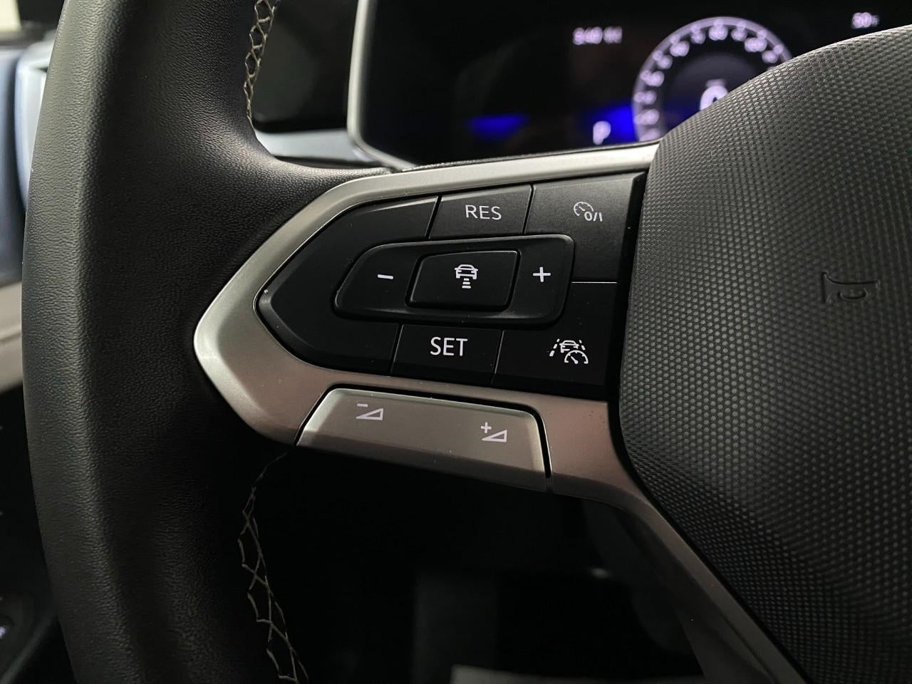 2025 Volkswagen Taos SE 4MOTION