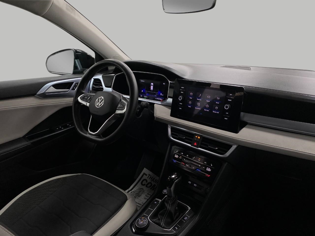 2025 Volkswagen Taos SE 4MOTION