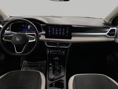 2025 Volkswagen Taos SE 4MOTION