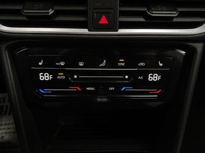 2025 Volkswagen Taos SE 4MOTION