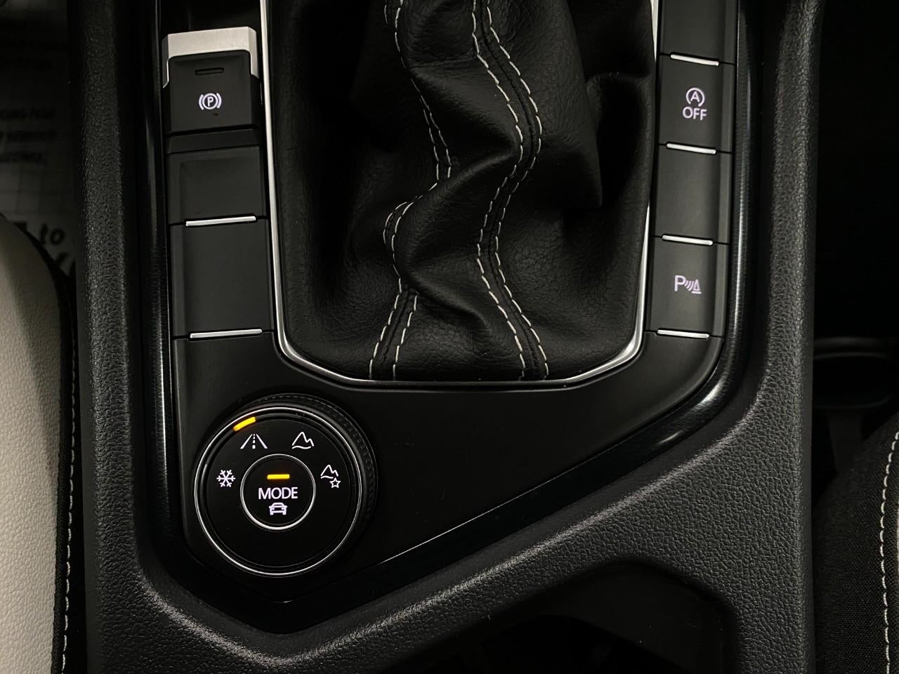 2025 Volkswagen Taos SE 4MOTION