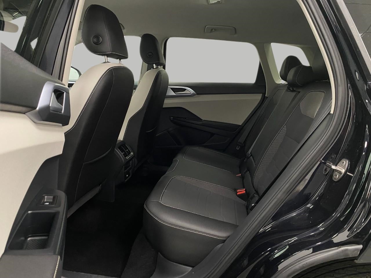 2025 Volkswagen Taos SE 4MOTION