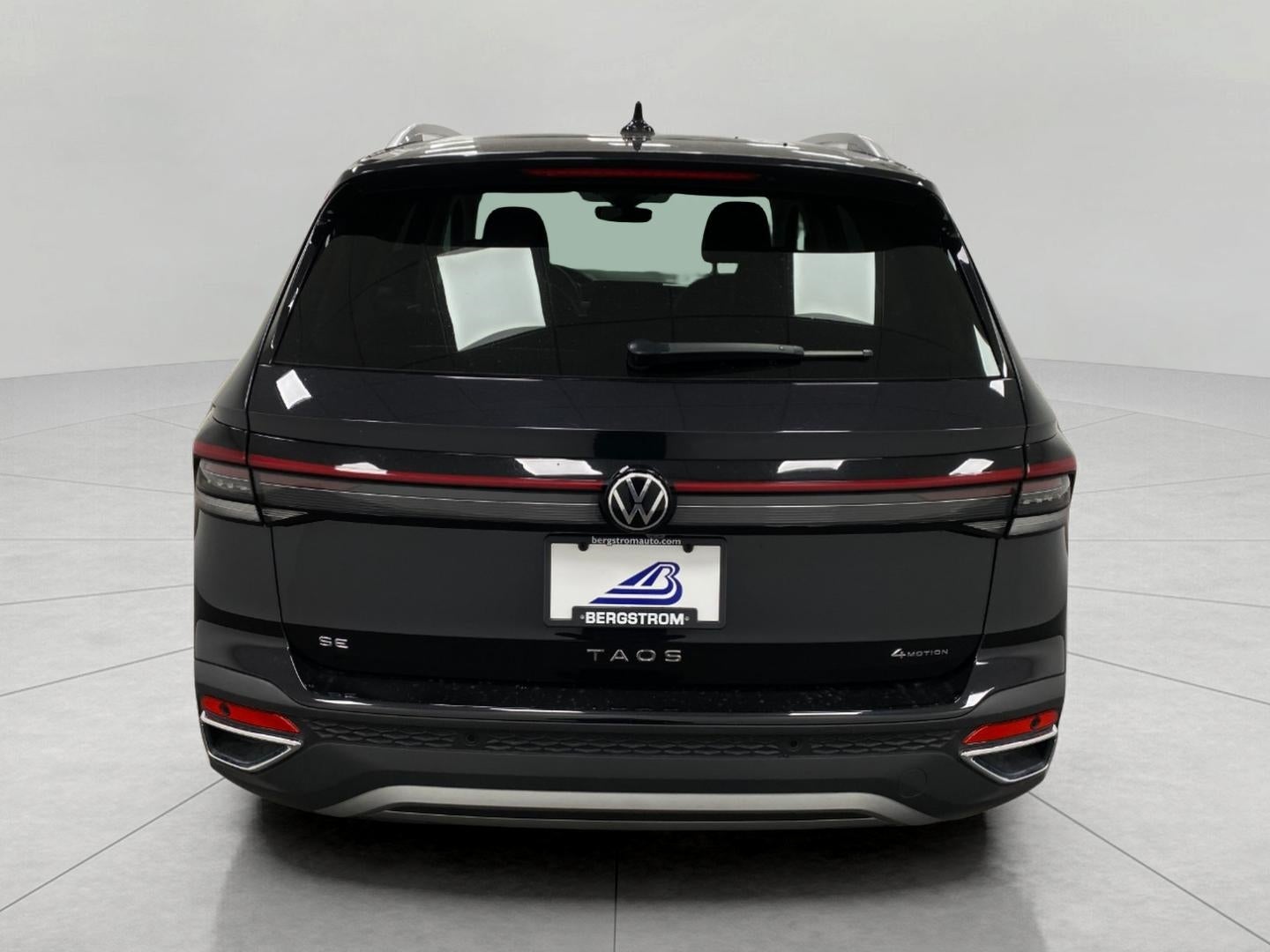 2025 Volkswagen Taos SE 4MOTION