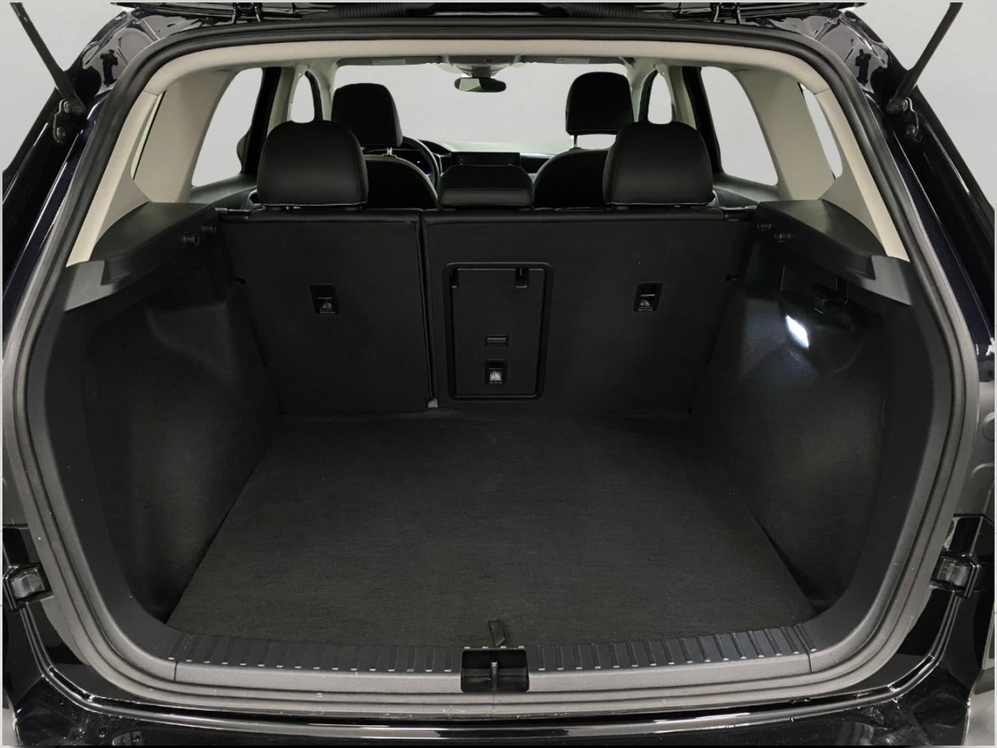 2025 Volkswagen Taos SE 4MOTION