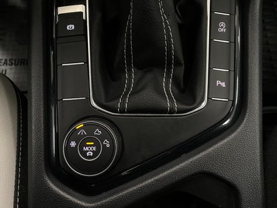 2025 Volkswagen Taos SE 4MOTION