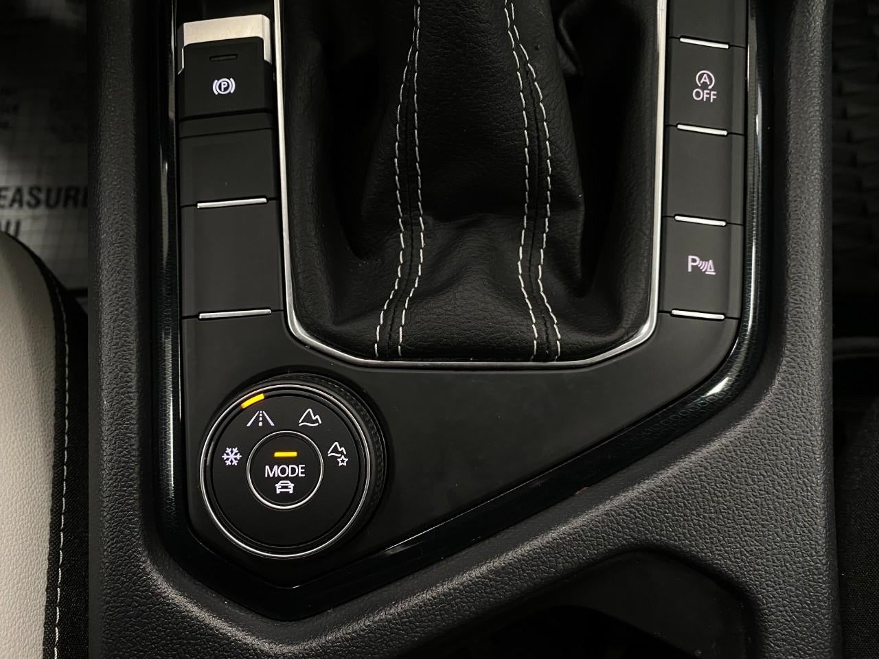 2025 Volkswagen Taos SE 4MOTION