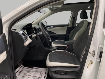 2025 Volkswagen Taos SE 4MOTION