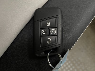 2025 Volkswagen Taos SE 4MOTION