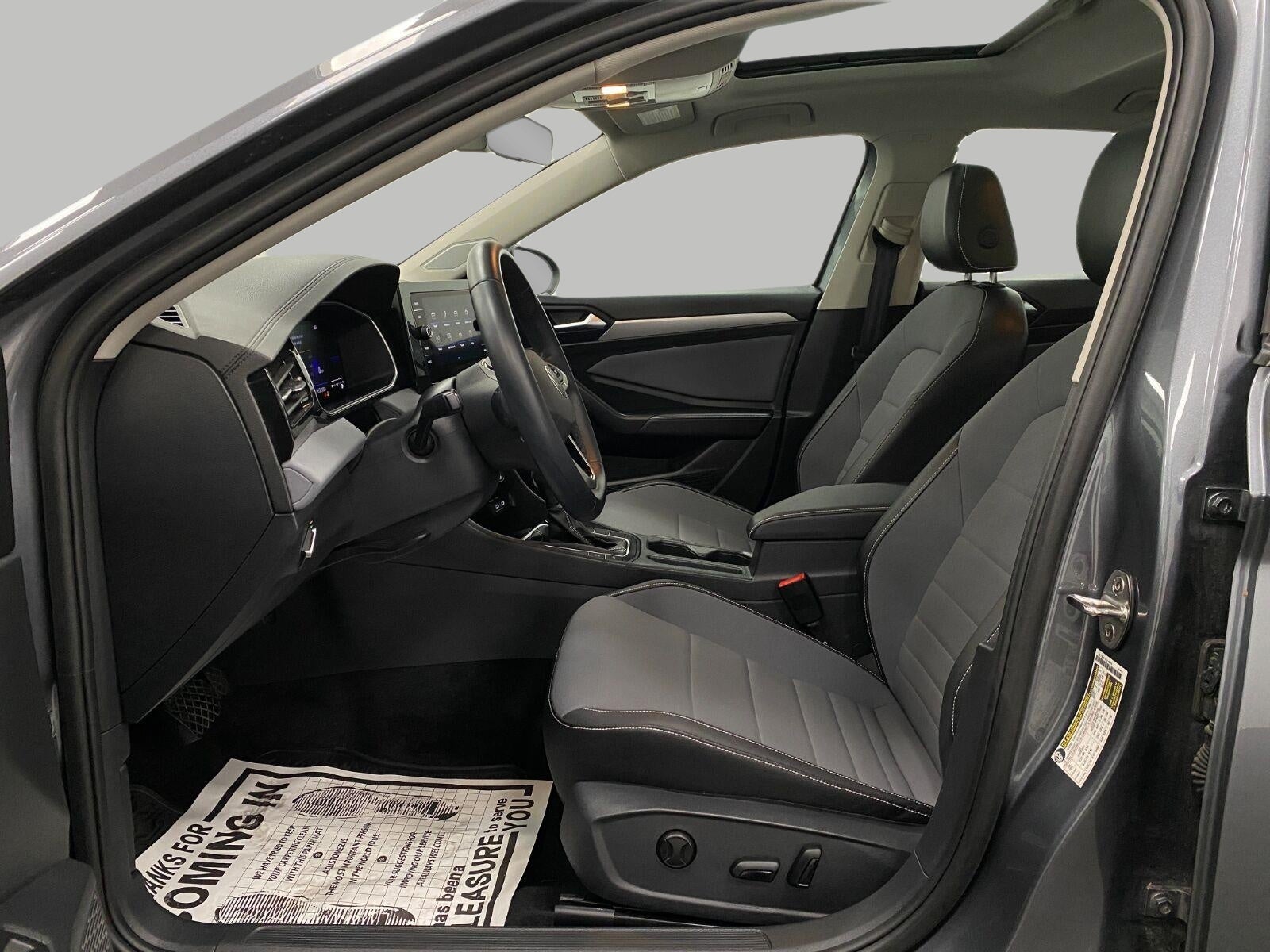 2025 Volkswagen Jetta SE Auto