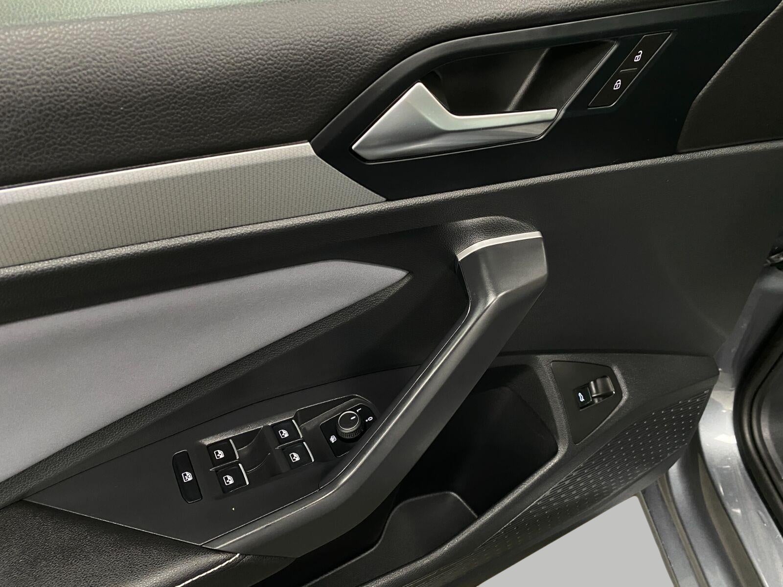 2025 Volkswagen Jetta SE Auto