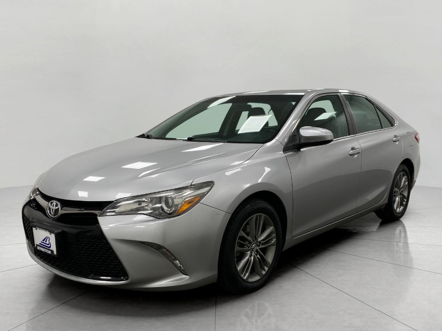 2015 Toyota Camry 4dr Sdn I4 Auto SE