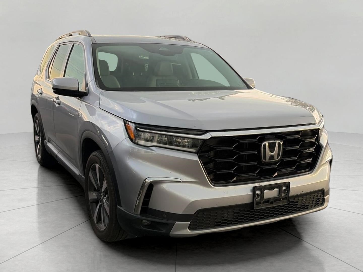 2023 Honda Pilot Touring AWD's photo