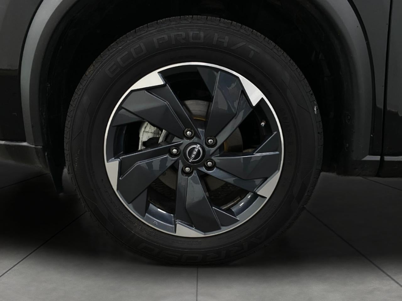 2025 Nissan Rogue AWD SV