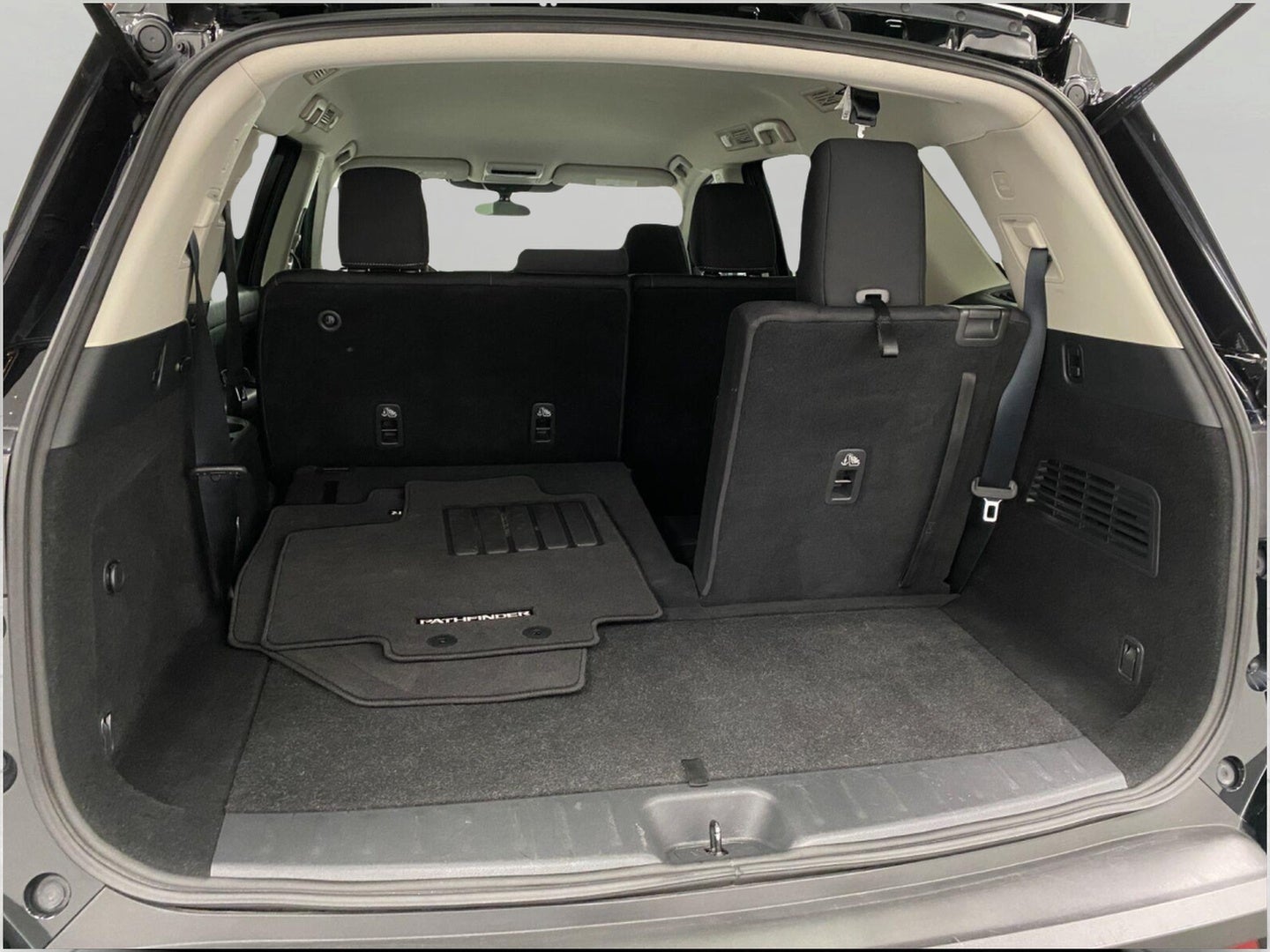 2022 Nissan Pathfinder S 4WD