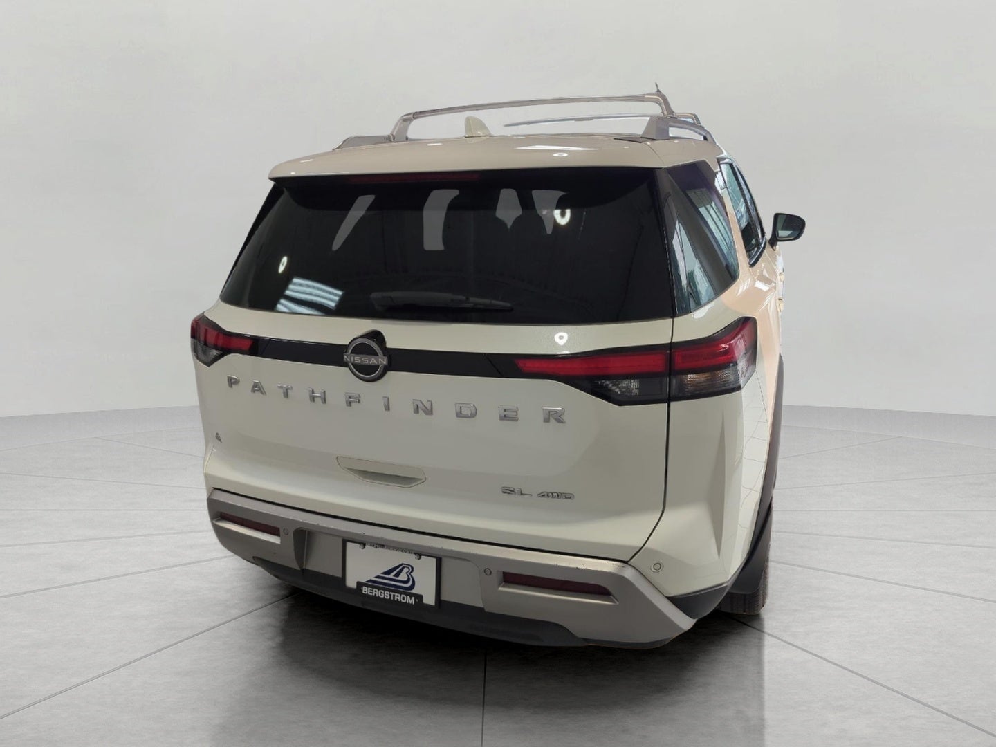 2023 Nissan Pathfinder SL 4WD