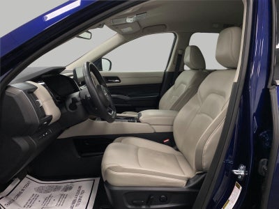 2023 Nissan Pathfinder SL 4WD