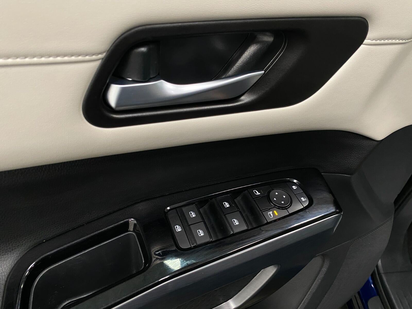 2023 Nissan Pathfinder SL 4WD