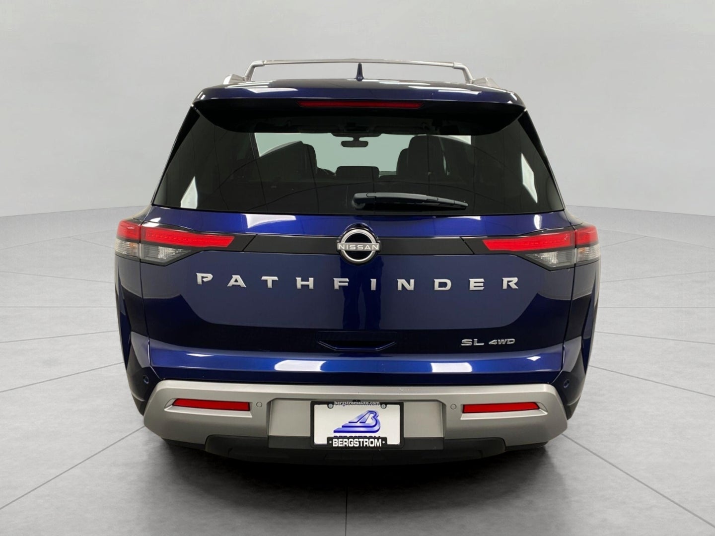 2023 Nissan Pathfinder SL 4WD