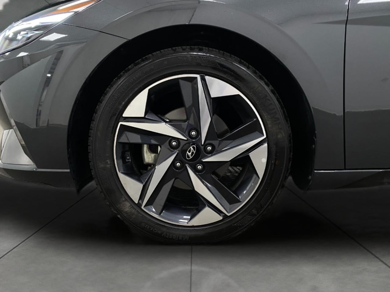 2023 Hyundai Elantra Limited IVT