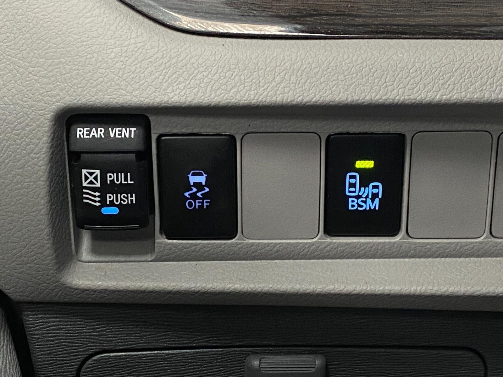 2016 Toyota SIENNA XLE 8-PASSENGER