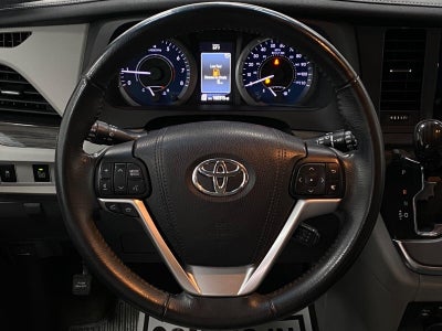 2016 Toyota SIENNA XLE 8-PASSENGER