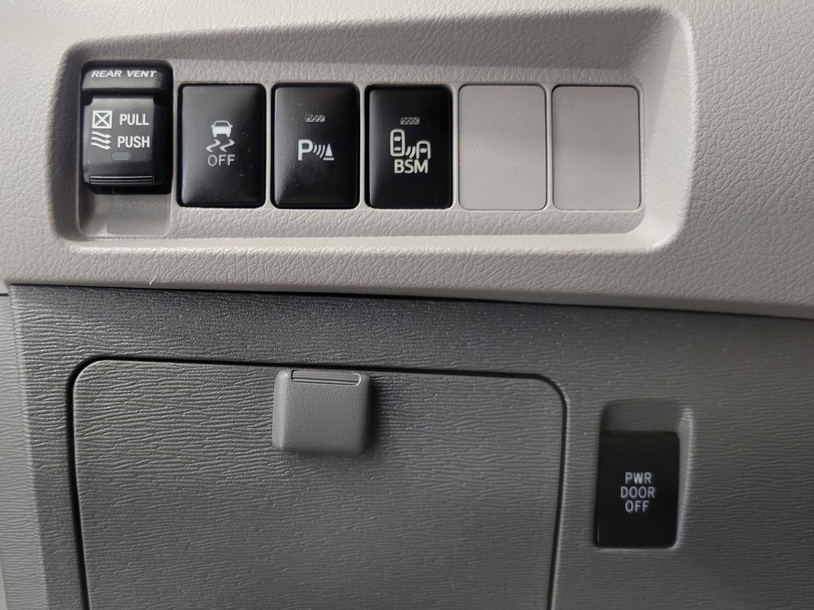 2017 Toyota Sienna XLE Premium FWD 8-Passenger