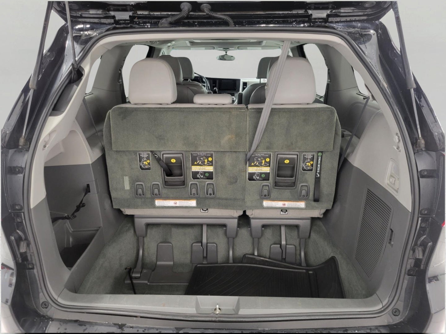 2017 Toyota Sienna XLE Premium FWD 8-Passenger