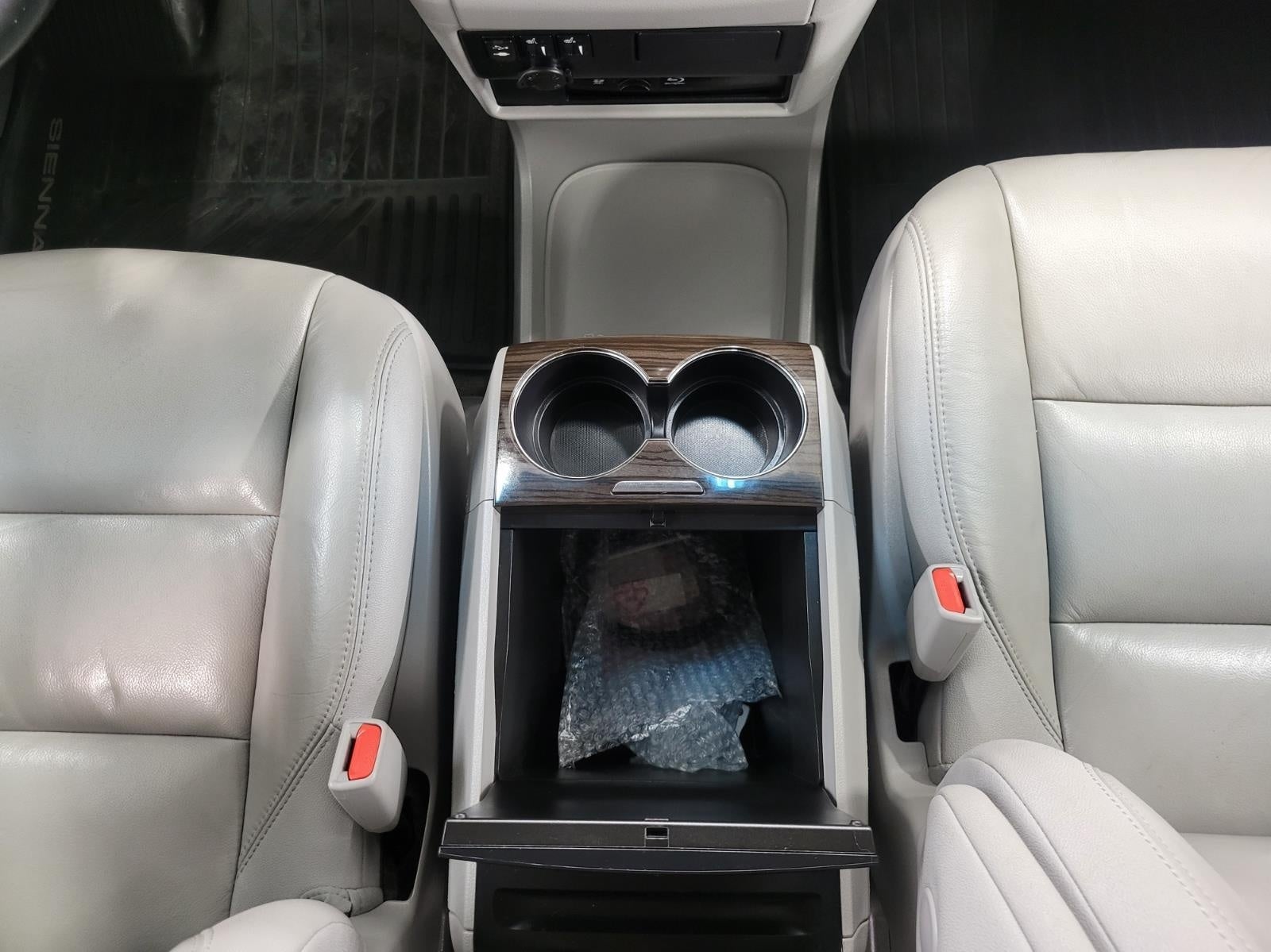 2017 Toyota Sienna XLE Premium FWD 8-Passenger
