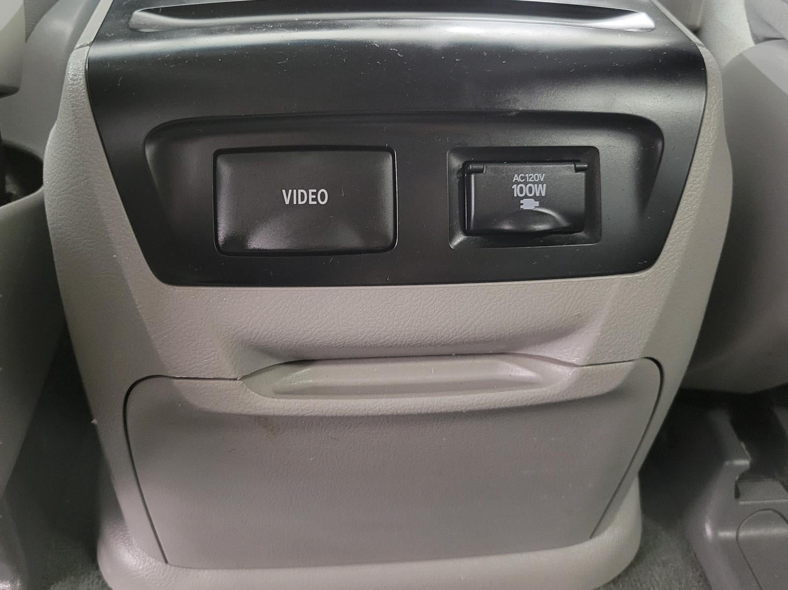2017 Toyota Sienna XLE Premium FWD 8-Passenger