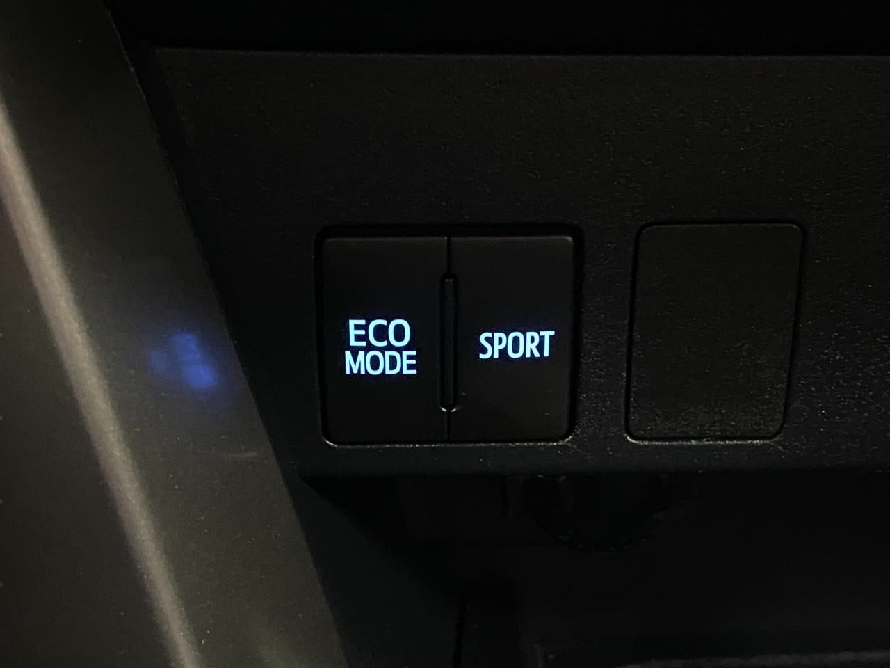 2018 Toyota RAV4 LE AWD