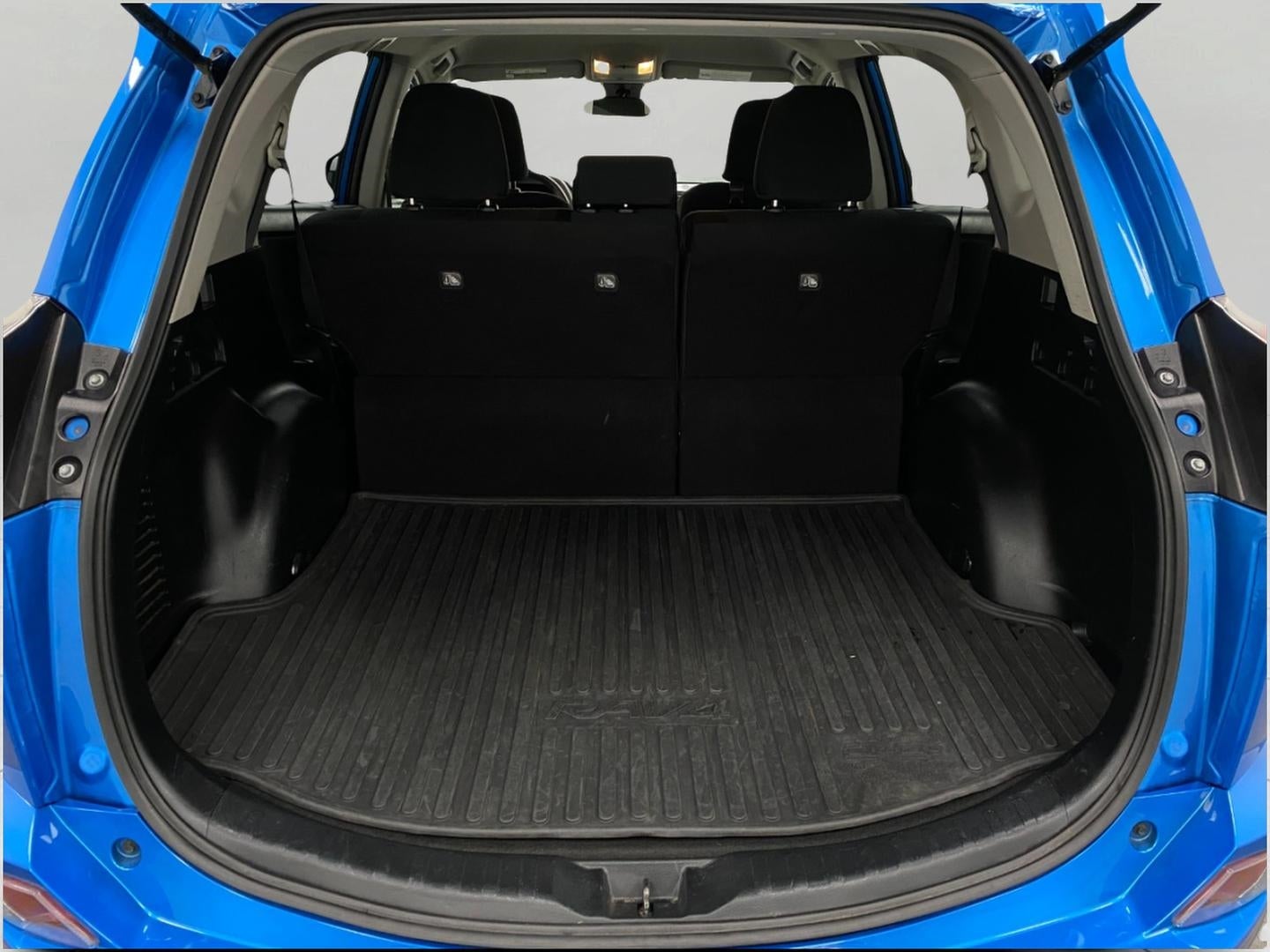 2018 Toyota RAV4 LE AWD