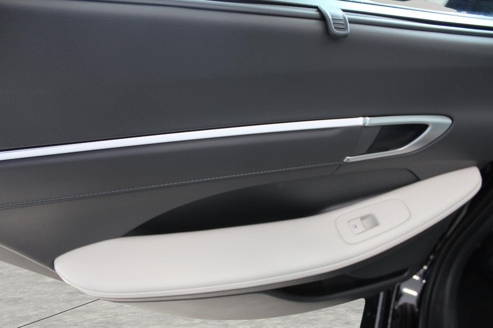 2025 Hyundai Sonata Hybrid Limited FWD