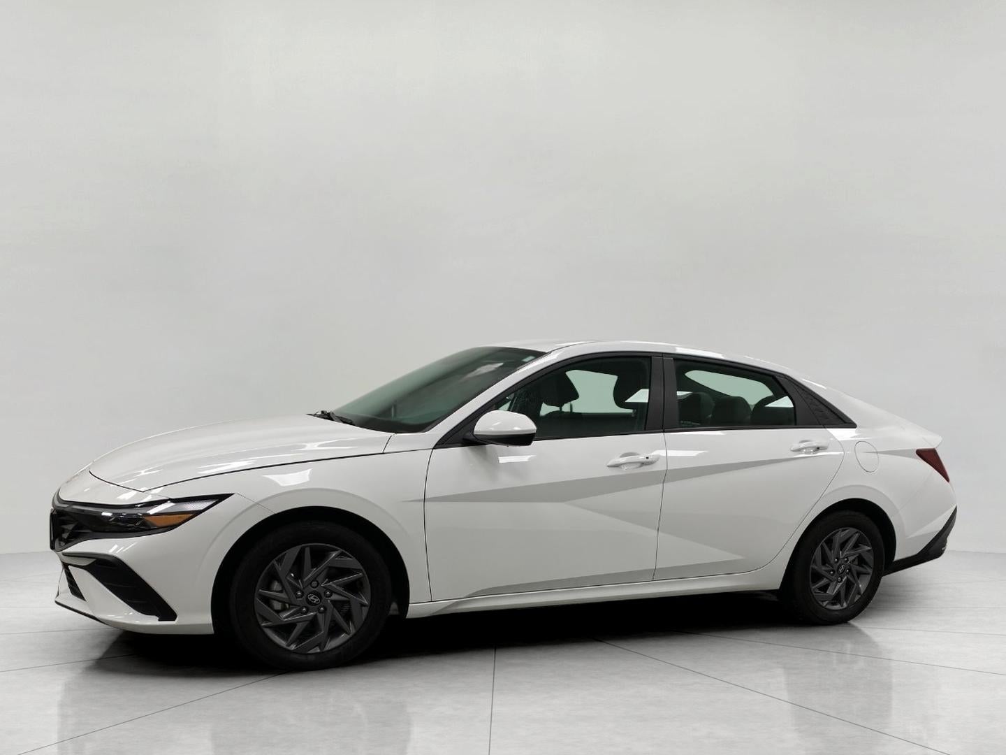 2024 Hyundai Elantra SEL IVT