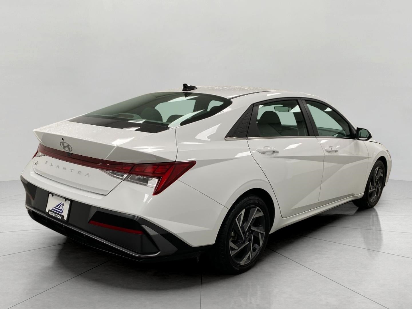 2024 Hyundai Elantra SEL IVT