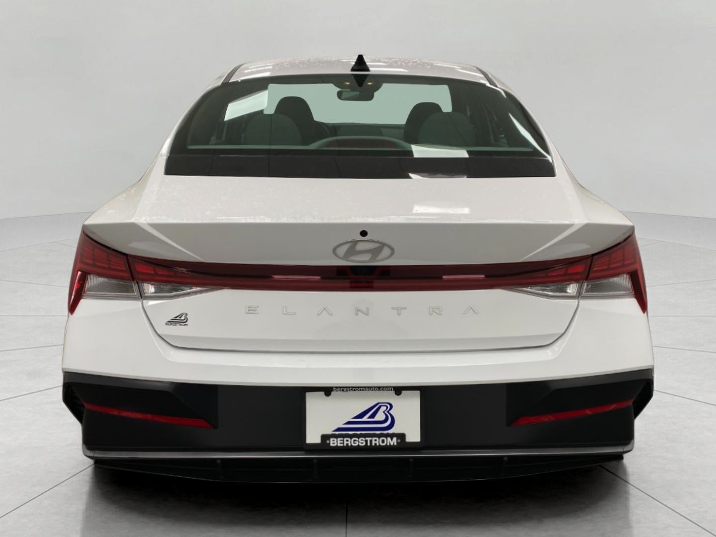 2024 Hyundai Elantra SEL IVT