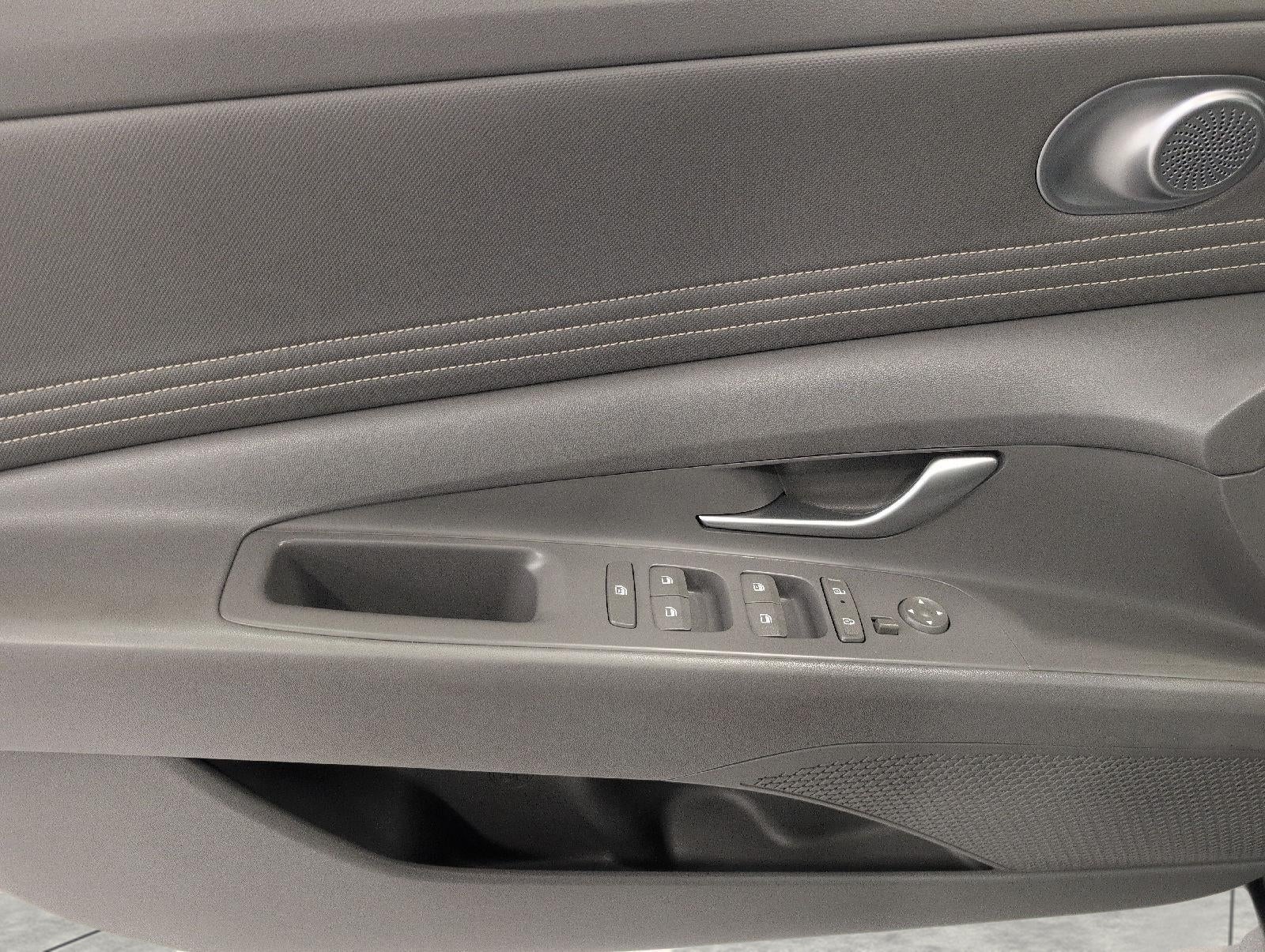 2024 Hyundai Elantra SEL IVT